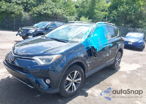 2017 Toyota Rav4 Xle z USA, uszkodzony, nr VIN JTMRFREV7HJ119085